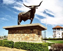 Monumento a la ganadería. Parque el Palomar, Chihuahua, Chihuahua.